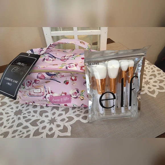 Emma&Chloe & E.l.f., NWT, Cosmetic Case & Travel Brush Set - Picture 6 of 8
